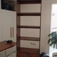 کتابخانه mdf قهوه‌ای سلفی + میز کار