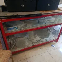 ویترین شیشه ای