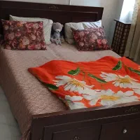 تخت تخواب دو نفره تمام چوب ، دراور و  پاتختی