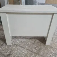 دو عدد میز کامپیوتر و مطالعه