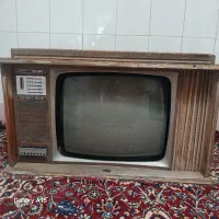 تلویزیون  قدیمی چوبی