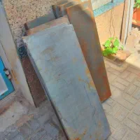 قفسه فلزی با پایه
