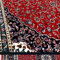 فرش زمینه قرمز و لاکی
