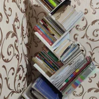 کتابخانه و میز تحریر