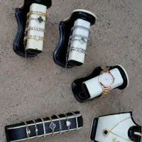 استند ساعت و دستبند