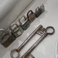 قفل و کلید های عتیقه همه با هم 2تومن