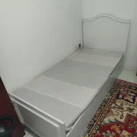تخت همراه با تشک