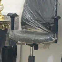 مانکن. صندلی چرخدار .کفی چوبی. اینه چراغ دار .رگال