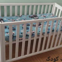 تخت کودک سالم و تمیز.با تشک و روتشکی،