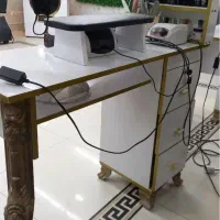 میز سه کشو با شیشه