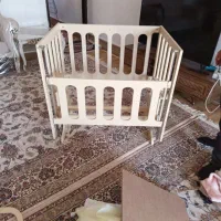 تخت کنار مادر