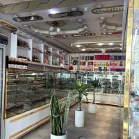 فروشنده خانم قنادی