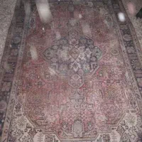 یک عدد فرش دست بافت با فروش می‌رسد