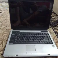 لپتاپ توشیبا همراه کیف و شارژر