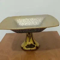 تعدادی‌ ظرف میوه خوری شکلات شیرینی طلایی رنگ