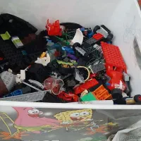 تعداد بسیار زیادی لگو و آدمک