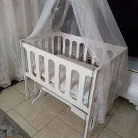 گهواره کنار تخت مادر متحرک