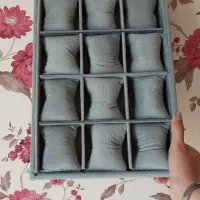 استند بدلیجات جنس چوب با روکش مخمل