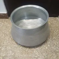 قابلمه بزرگ و قدیمی و ضخیم