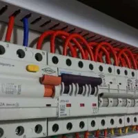 استخدام نیروی برق