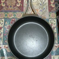 ۱ عدد ماهی تابه چدن در حد نو