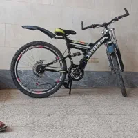 دوچرخه|دوچرخه، اسکیت، اسکوتر|هشتگرد, فشند|دیوار