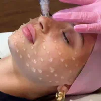 خدمات فیشیال و پاکسازی و ژلیش ناخن و پدیکور