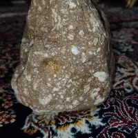 سنگ مشکوک و قدیمی