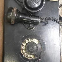 تلفن دیواری قدیمی