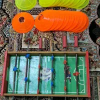 یک عدد فوتبال دستی و مانع تمرین فوتبال