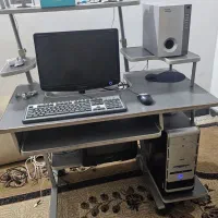 سیستم کامپیوتر کامل همراه با میز