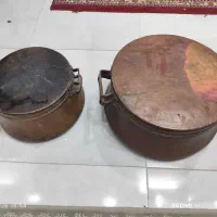 جفت دیگ مسی تمیز قدیمی.