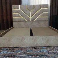 تخت خواب دو نفره به همراه میز آرایش