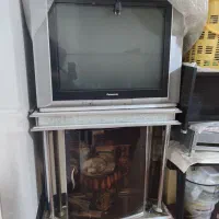 ۲ عدد تلویزیون، زیر تلویزیونی، یک کمد، هواپز