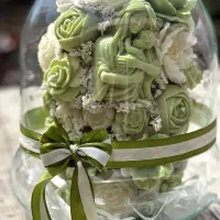 باکس گل و گیفت و اسب و شمع قلمی عطری