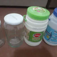 دبه پلاستیکی و بطری شیشه ای