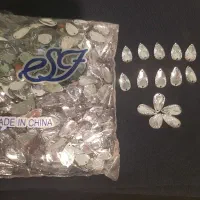 مقدار ۶۰۰ عدد سنگ تزیینی  برای خرج کار لباس