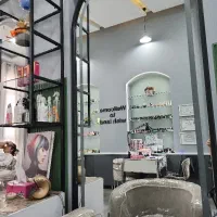 استخدام رنگ و مش کار و ناخن کار  با مشتری