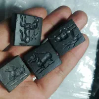 سنگ عباس آباد نشان دار