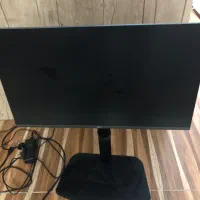 یک  دستگاه مونیتور جی پلاس ۲۴ اینچ باپایه آسانسوری