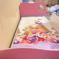 سرویس خواب برند آپادانا با طرح زیبای Hello Kitty،