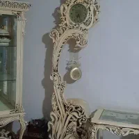 بوفه و ساعت دیواری