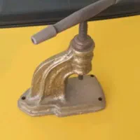 دستگاه دکمه زنی لباس