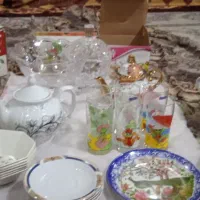 تعدادی ظرف وظروف