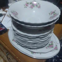 ظروف چینی گل قرمز