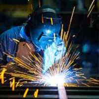 کارگر  اتاق سازی ماشین سنگین