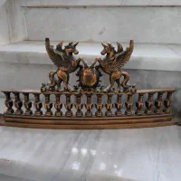 جلو شومینه ای