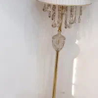 آباژور ایستاده