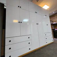 کمددیواری دورنگ بدنه رنگ چوب نما سفید باکسی سیار