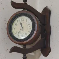 ساعت دیواری چوبی دو طرفه